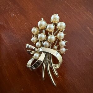 Vintage Gold Tone Faux Pearl Back Closure Brooch